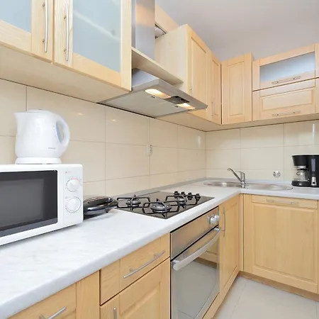 卡勒拉锐咖公寓 *