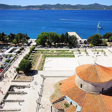 卡勒拉锐咖公寓